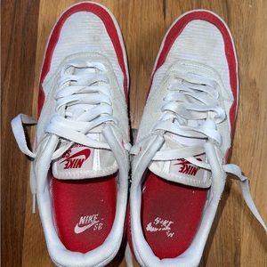 Nike SB in red *5.5*